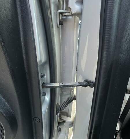 Кіа Sportage 2008 у Шостке на Automoto.ua Сірий Кіа Sportage, об'ємом двигуна 2 л та пробігом 180 тис. км за 8500 $, фото 30 на Automoto.ua