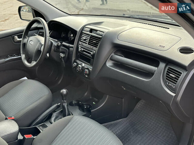 Серый Киа Sportage, объемом двигателя 2 л и пробегом 167 тыс. км за 7600 $, фото 20 на Automoto.ua