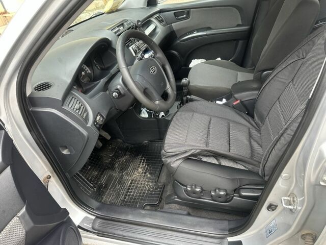 Сірий Кіа Sportage, об'ємом двигуна 2 л та пробігом 124 тис. км за 8300 $, фото 7 на Automoto.ua