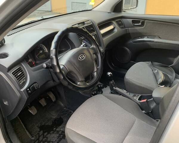 Серый Киа Sportage, объемом двигателя 2 л и пробегом 219 тыс. км за 7800 $, фото 8 на Automoto.ua