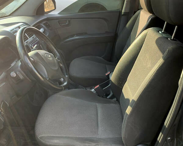 Серый Киа Sportage, объемом двигателя 2 л и пробегом 261 тыс. км за 6700 $, фото 6 на Automoto.ua