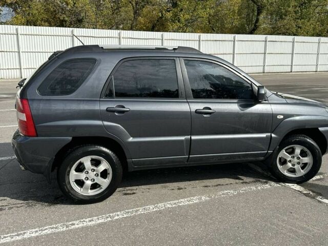 Серый Киа Sportage, объемом двигателя 2 л и пробегом 250 тыс. км за 7500 $, фото 5 на Automoto.ua