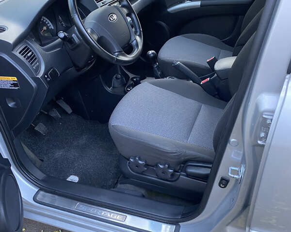Серый Киа Sportage, объемом двигателя 2 л и пробегом 171 тыс. км за 7850 $, фото 10 на Automoto.ua
