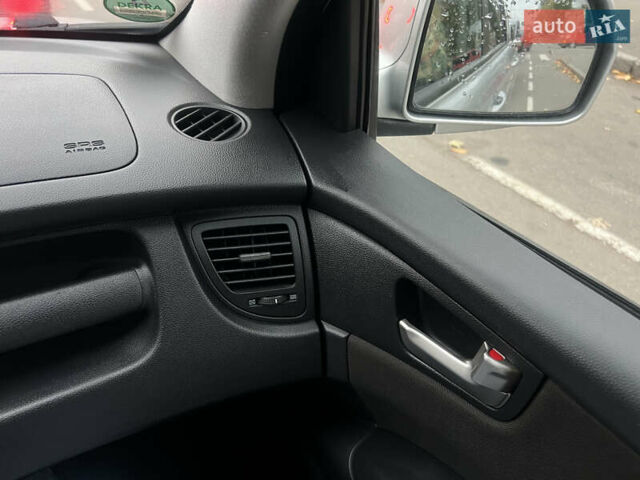 Серый Киа Sportage, объемом двигателя 1.99 л и пробегом 230 тыс. км за 8000 $, фото 32 на Automoto.ua
