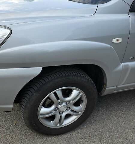 Кіа Sportage 2008 у Шостке на Automoto.ua Сірий Кіа Sportage, об'ємом двигуна 2 л та пробігом 180 тис. км за 8500 $, фото 7 на Automoto.ua