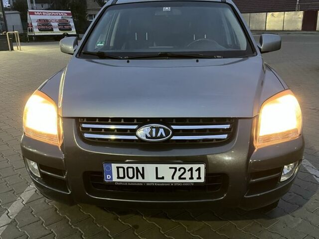 Киа Sportage 2008 в Василькове на Automoto.ua Серый Киа Sportage, объемом двигателя 2 л и пробегом 215 тыс. км за 3500 $, фото 1 на Automoto.ua