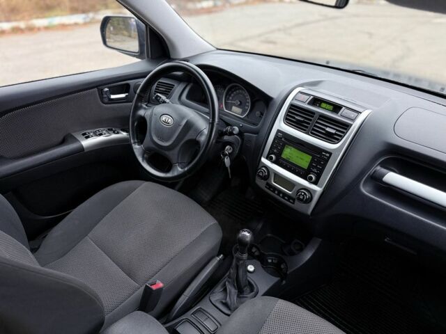 Серый Киа Sportage, объемом двигателя 2 л и пробегом 228 тыс. км за 8600 $, фото 17 на Automoto.ua