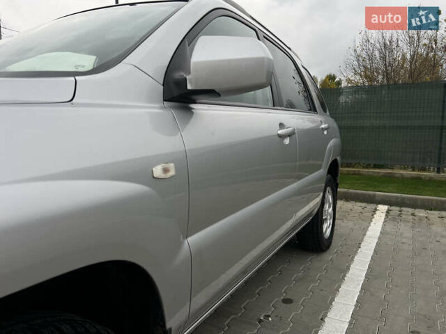 Серый Киа Sportage, объемом двигателя 1.99 л и пробегом 230 тыс. км за 8000 $, фото 26 на Automoto.ua