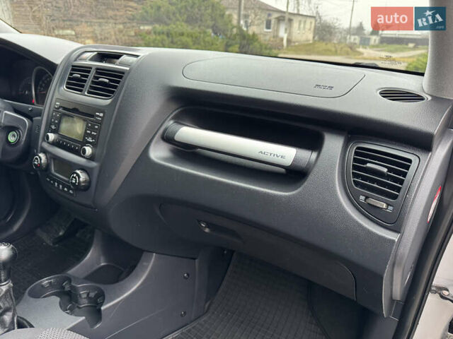 Серый Киа Sportage, объемом двигателя 2 л и пробегом 86 тыс. км за 10200 $, фото 24 на Automoto.ua