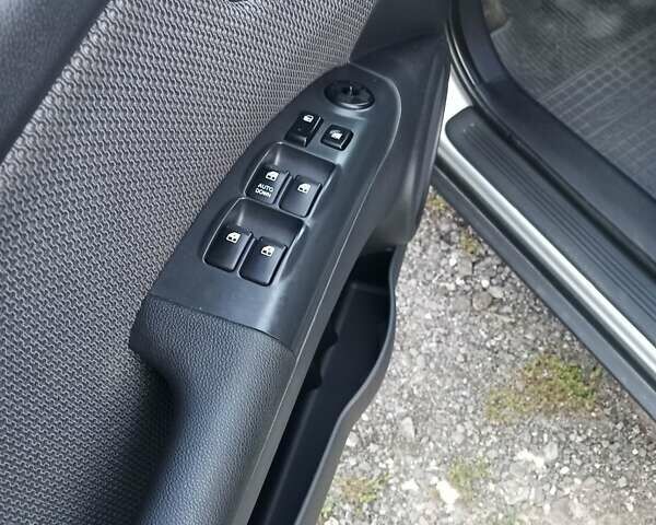Серый Киа Sportage, объемом двигателя 1.99 л и пробегом 135 тыс. км за 9300 $, фото 24 на Automoto.ua