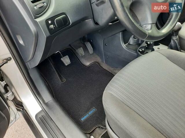 Серый Киа Sportage, объемом двигателя 2 л и пробегом 186 тыс. км за 9100 $, фото 48 на Automoto.ua