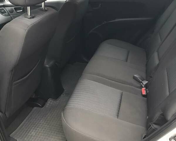 Сірий Кіа Sportage, об'ємом двигуна 2 л та пробігом 180 тис. км за 8890 $, фото 13 на Automoto.ua