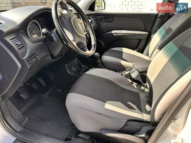Серый Киа Sportage, объемом двигателя 2 л и пробегом 85 тыс. км за 9689 $, фото 5 на Automoto.ua