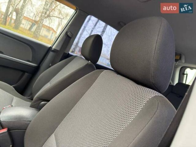 Серый Киа Sportage, объемом двигателя 2 л и пробегом 165 тыс. км за 7490 $, фото 16 на Automoto.ua