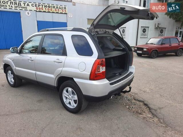 Серый Киа Sportage, объемом двигателя 2 л и пробегом 186 тыс. км за 9100 $, фото 100 на Automoto.ua