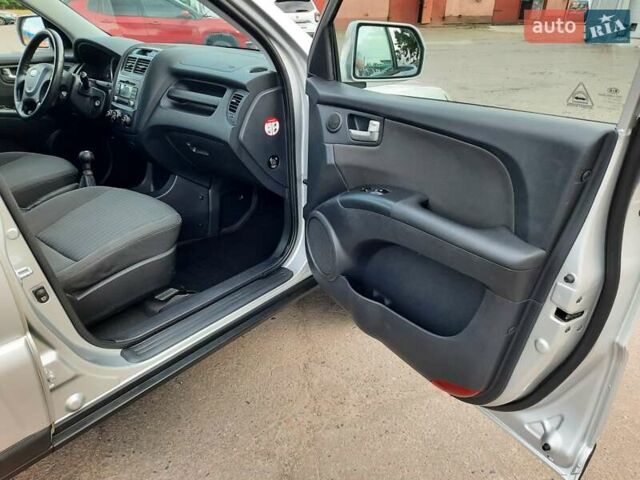 Серый Киа Sportage, объемом двигателя 2 л и пробегом 186 тыс. км за 9100 $, фото 121 на Automoto.ua