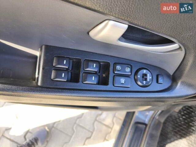 Серый Киа Sportage, объемом двигателя 2 л и пробегом 218 тыс. км за 11500 $, фото 25 на Automoto.ua