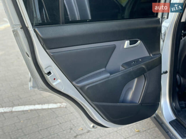 Серый Киа Sportage, объемом двигателя 1.69 л и пробегом 320 тыс. км за 11499 $, фото 25 на Automoto.ua