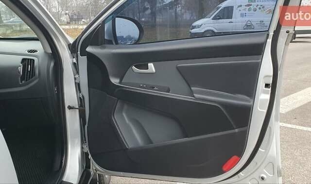 Серый Киа Sportage, объемом двигателя 2 л и пробегом 198 тыс. км за 13500 $, фото 14 на Automoto.ua