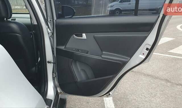 Серый Киа Sportage, объемом двигателя 2 л и пробегом 198 тыс. км за 13500 $, фото 16 на Automoto.ua