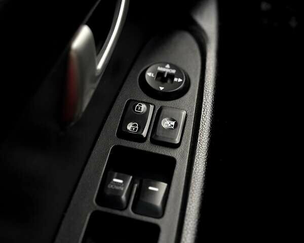 Серый Киа Sportage, объемом двигателя 2 л и пробегом 158 тыс. км за 12000 $, фото 3 на Automoto.ua