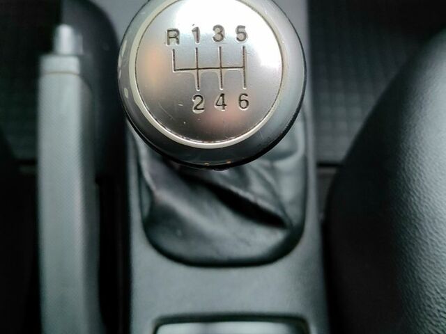 Серый Киа Sportage, объемом двигателя 2 л и пробегом 250 тыс. км за 8250 $, фото 7 на Automoto.ua