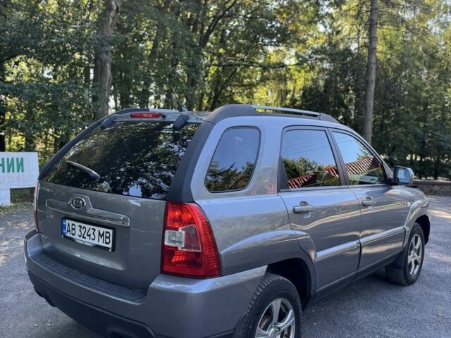 Серый Киа Sportage, объемом двигателя 2 л и пробегом 206 тыс. км за 8900 $, фото 2 на Automoto.ua