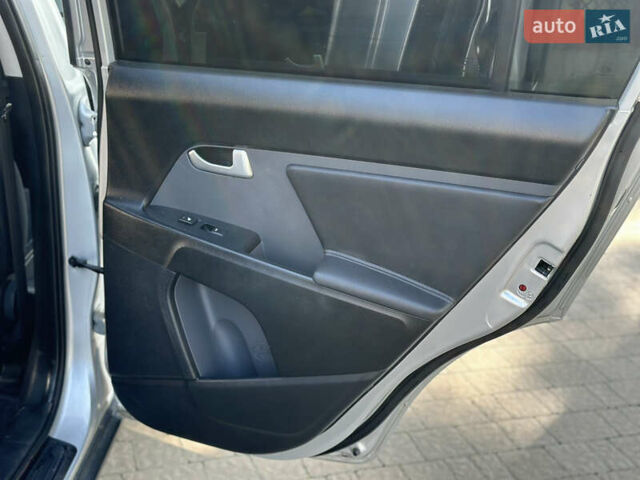 Серый Киа Sportage, объемом двигателя 1.69 л и пробегом 320 тыс. км за 11499 $, фото 29 на Automoto.ua