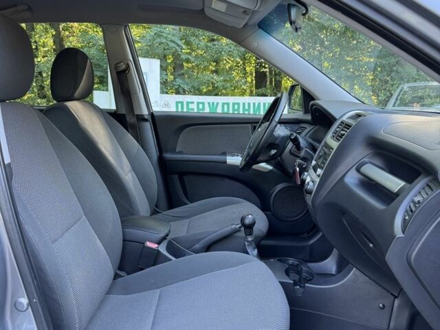 Серый Киа Sportage, объемом двигателя 2 л и пробегом 206 тыс. км за 8900 $, фото 16 на Automoto.ua