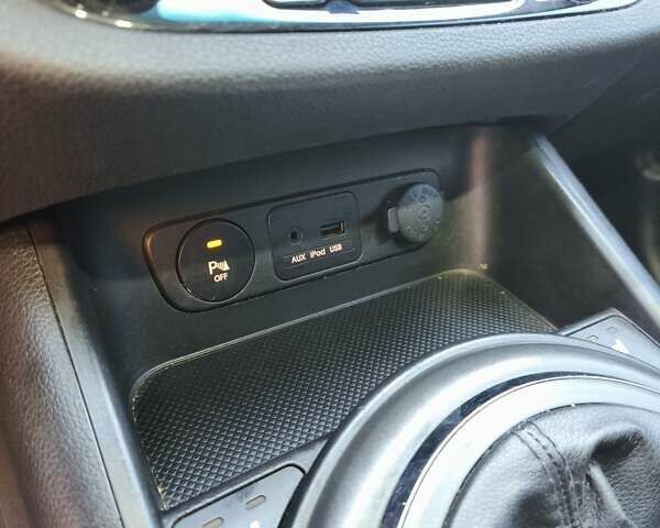 Серый Киа Sportage, объемом двигателя 2 л и пробегом 218 тыс. км за 11500 $, фото 5 на Automoto.ua