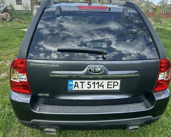 Сірий Кіа Sportage, об'ємом двигуна 2 л та пробігом 300 тис. км за 8400 $, фото 1 на Automoto.ua