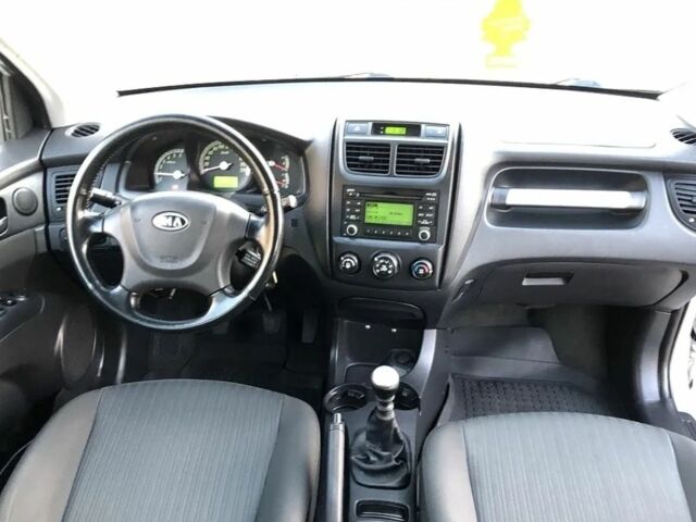 Серый Киа Sportage, объемом двигателя 2 л и пробегом 133 тыс. км за 2399 $, фото 9 на Automoto.ua