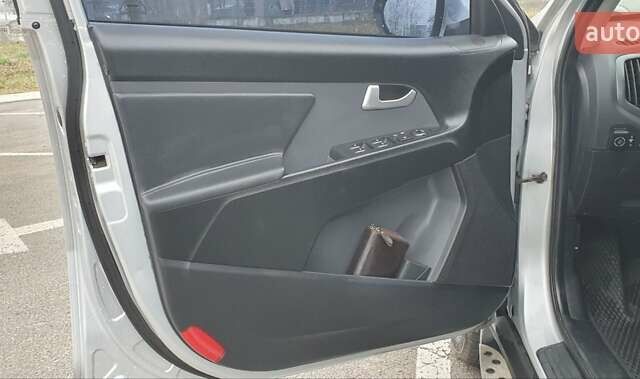 Серый Киа Sportage, объемом двигателя 2 л и пробегом 198 тыс. км за 13500 $, фото 13 на Automoto.ua