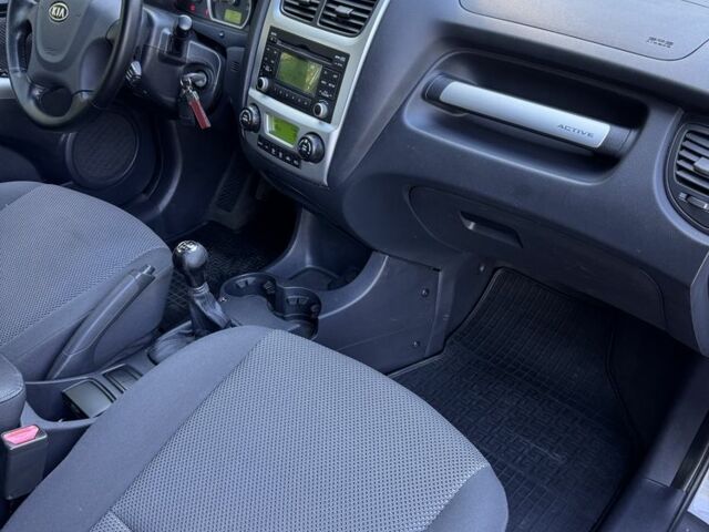 Серый Киа Sportage, объемом двигателя 2 л и пробегом 206 тыс. км за 8900 $, фото 15 на Automoto.ua