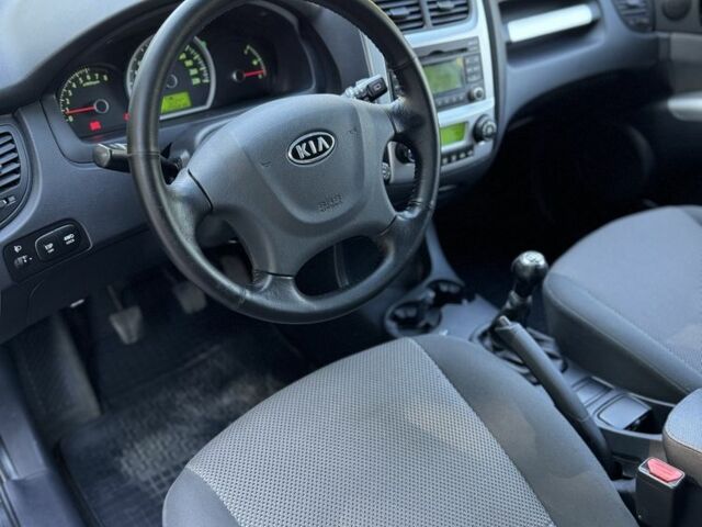 Серый Киа Sportage, объемом двигателя 2 л и пробегом 206 тыс. км за 8900 $, фото 6 на Automoto.ua