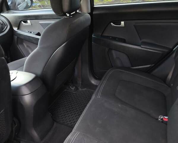 Серый Киа Sportage, объемом двигателя 2 л и пробегом 218 тыс. км за 11500 $, фото 16 на Automoto.ua