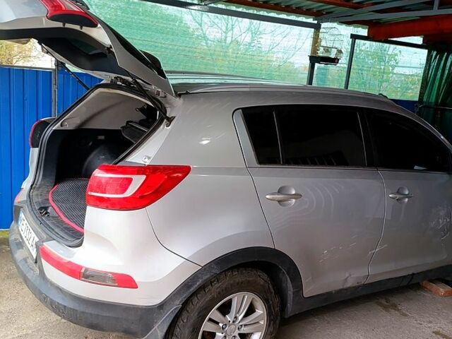 Серый Киа Sportage, объемом двигателя 2 л и пробегом 207 тыс. км за 5000 $, фото 5 на Automoto.ua