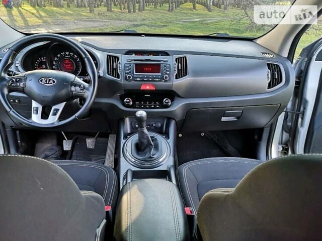 Серый Киа Sportage, объемом двигателя 2 л и пробегом 180 тыс. км за 12900 $, фото 4 на Automoto.ua