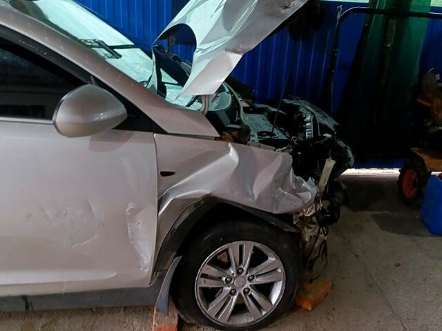 Серый Киа Sportage, объемом двигателя 2 л и пробегом 207 тыс. км за 5000 $, фото 2 на Automoto.ua