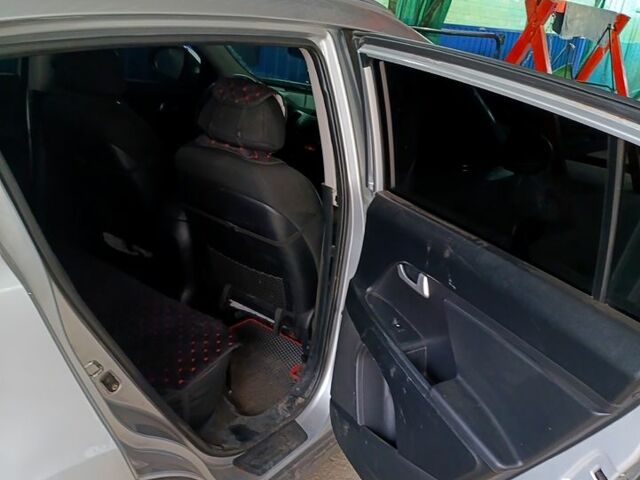 Серый Киа Sportage, объемом двигателя 2 л и пробегом 207 тыс. км за 5000 $, фото 8 на Automoto.ua