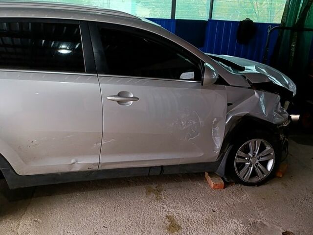 Серый Киа Sportage, объемом двигателя 2 л и пробегом 207 тыс. км за 5000 $, фото 4 на Automoto.ua