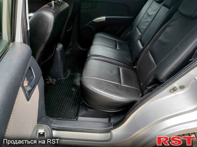 Серый Киа Sportage, объемом двигателя 2 л и пробегом 250 тыс. км за 8250 $, фото 4 на Automoto.ua