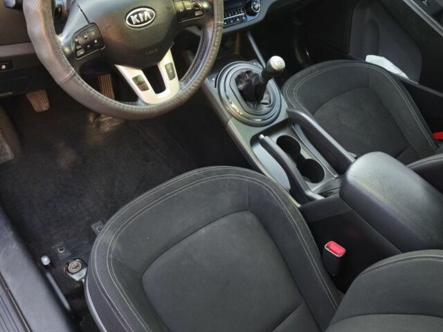 Серый Киа Sportage, объемом двигателя 2 л и пробегом 218 тыс. км за 11500 $, фото 7 на Automoto.ua