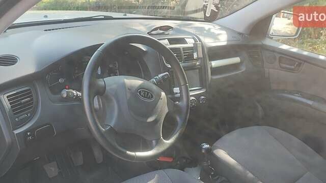 Сірий Кіа Sportage, об'ємом двигуна 1.98 л та пробігом 163 тис. км за 9400 $, фото 4 на Automoto.ua