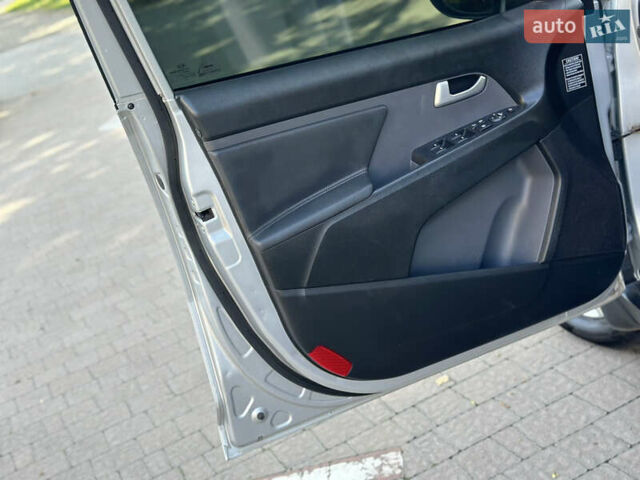 Серый Киа Sportage, объемом двигателя 1.69 л и пробегом 320 тыс. км за 11499 $, фото 22 на Automoto.ua