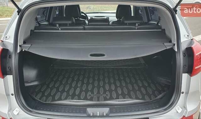 Серый Киа Sportage, объемом двигателя 2 л и пробегом 198 тыс. км за 13500 $, фото 18 на Automoto.ua