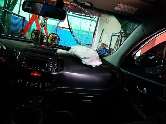 Серый Киа Sportage, объемом двигателя 2 л и пробегом 207 тыс. км за 5000 $, фото 10 на Automoto.ua