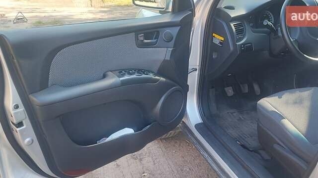 Сірий Кіа Sportage, об'ємом двигуна 1.98 л та пробігом 163 тис. км за 9400 $, фото 6 на Automoto.ua