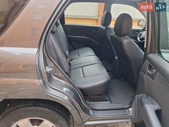 Серый Киа Sportage, объемом двигателя 2 л и пробегом 162 тыс. км за 8350 $, фото 24 на Automoto.ua
