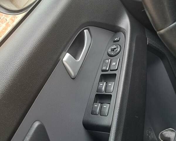 Серый Киа Sportage, объемом двигателя 2 л и пробегом 296 тыс. км за 12200 $, фото 15 на Automoto.ua